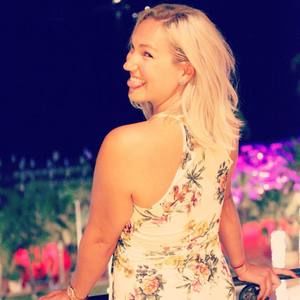 Meet your Posher, Corinna